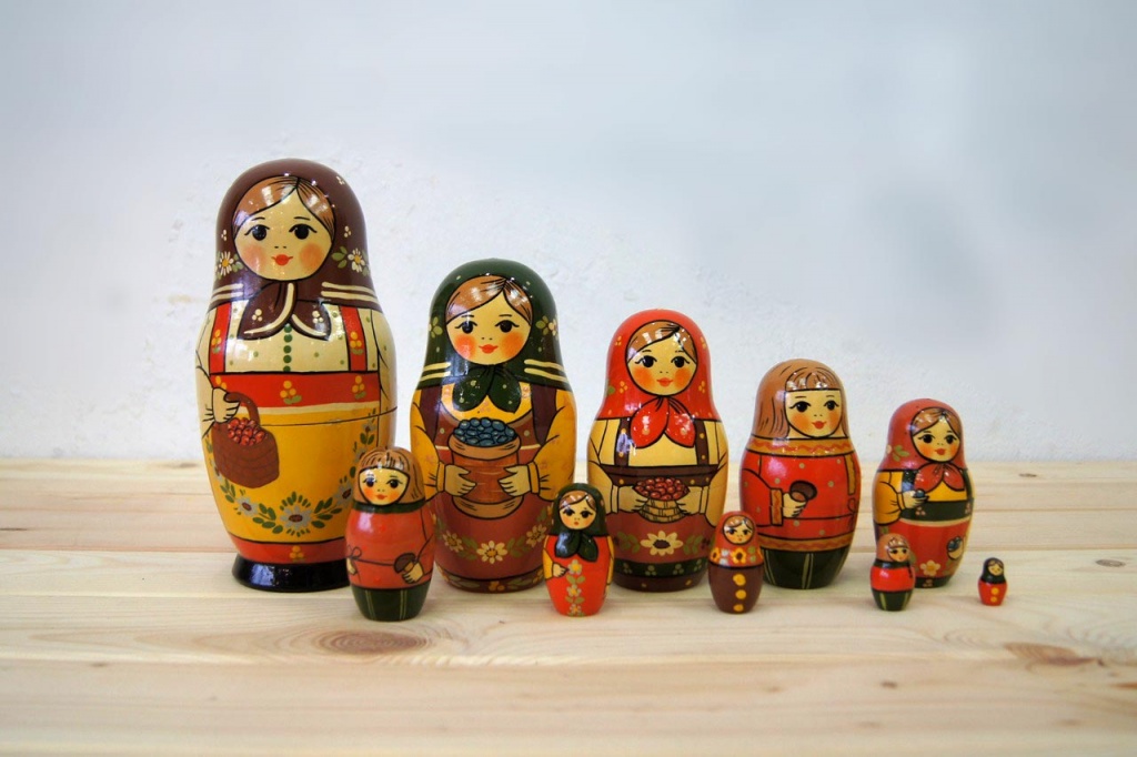 Как играть с дидактической матрешкой? Как играть с дидактической матрешкой?