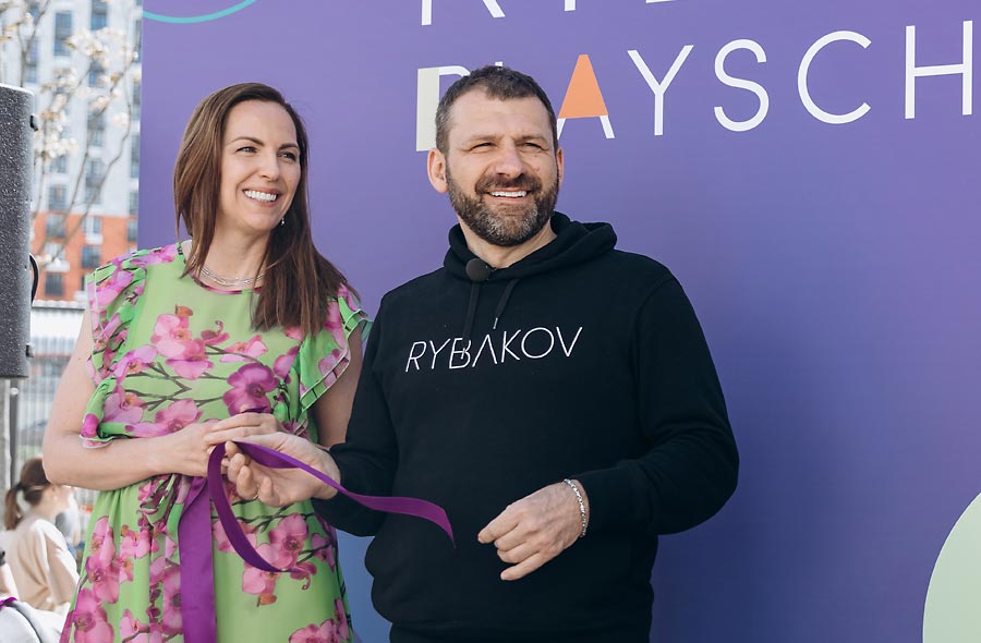 Миллиардер Игорь Рыбаков выпустил свою первую сказку – «Семь чудес Нэтмана» Миллиардер Игорь Рыбаков выпустил свою первую сказку – «Семь чудес Нэтмана»