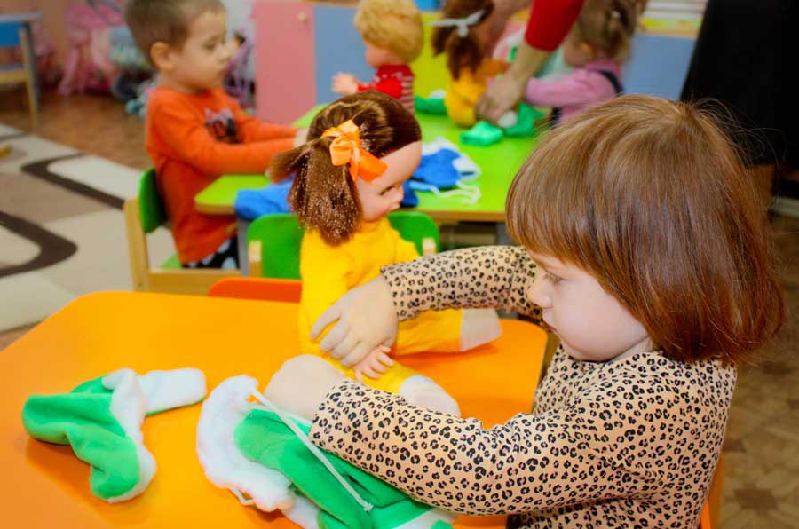 Игровые ситуации с дидактическими куклами с воспитанниками раннего возраста Игровые ситуации с дидактическими куклами с воспитанниками раннего возраста