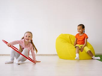 «Меняются местами» - подвижная игра, чтобы  лучше узнать друг друга