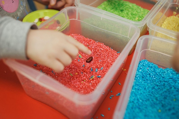 Сенсорные игры с детьми 3-5 лет: руководство для родителей Сенсорные игры с детьми 3-5 лет: руководство для родителей